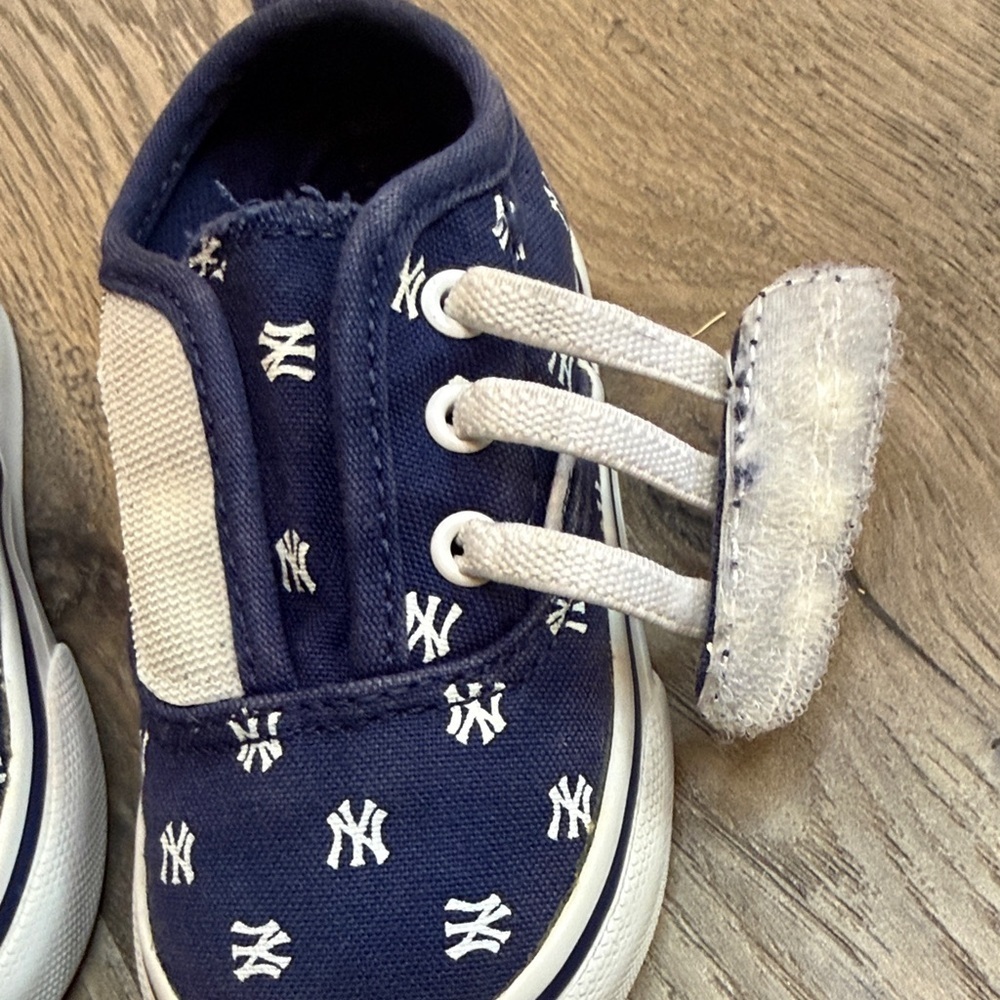 Vans Kids Navy and White Patterned Sneakers New York Yankees toddler - Picture 9 of 12